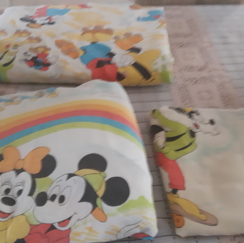 Vintage 1980 Dysney Production set of 3 pieces for single bed.
